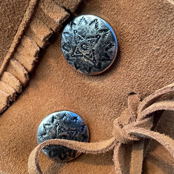 Minnetonka Men’s Two Button Softsole Boot - Picture 4 of 7